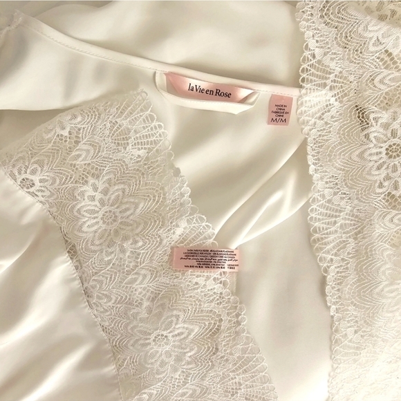 La Vie en Rose White Satin Kimono Robe - Picture 14 of 16